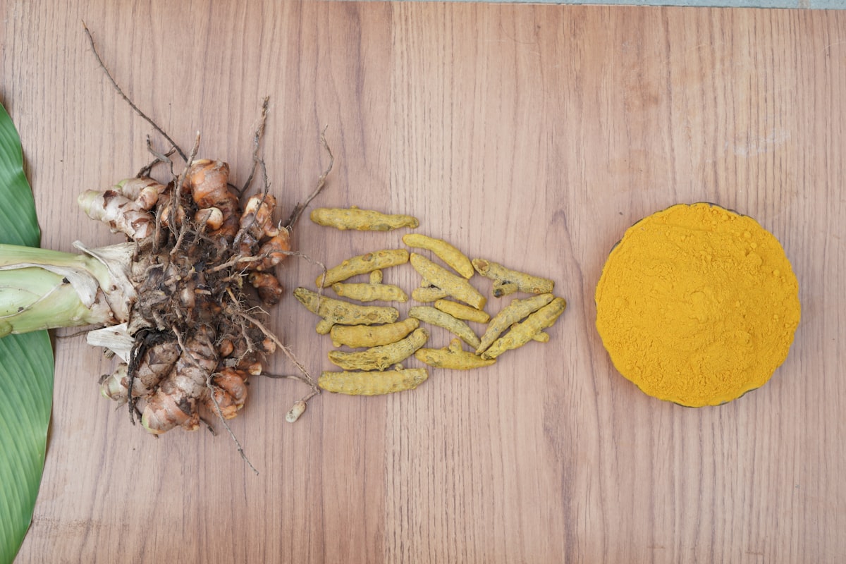 A colorful plate of anti-inflammatory foods including turmeric, spinach, and olive oil